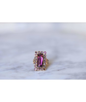 Bague rectangulaire or rose et grenats Dans la société mordern