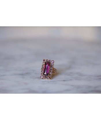 Bague rectangulaire or rose et grenats Dans la société mordern