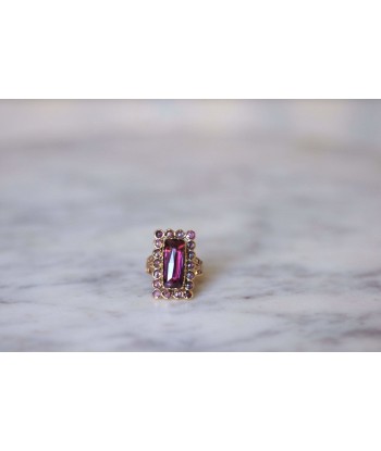 Bague rectangulaire or rose et grenats Dans la société mordern