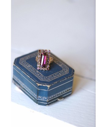 Bague rectangulaire or rose et grenats Dans la société mordern