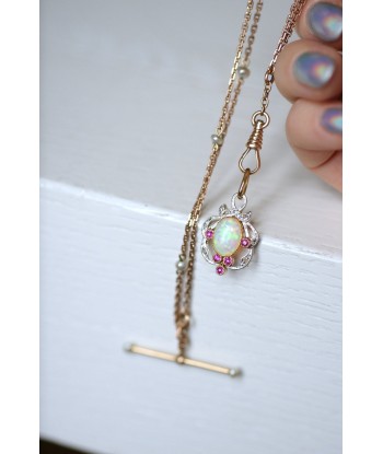 Pendentif ancien opale entourage rubis et diamants sur le site 