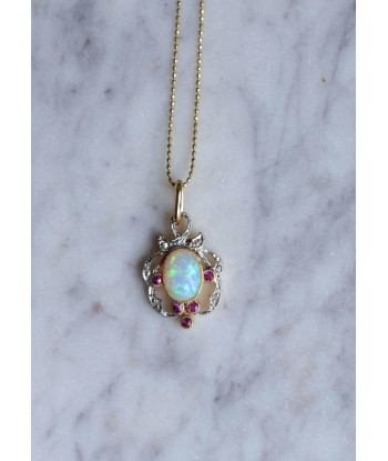 Pendentif ancien opale entourage rubis et diamants sur le site 