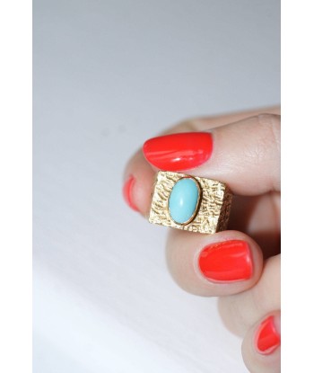 Bague chevalière or martelé et turquoise de France