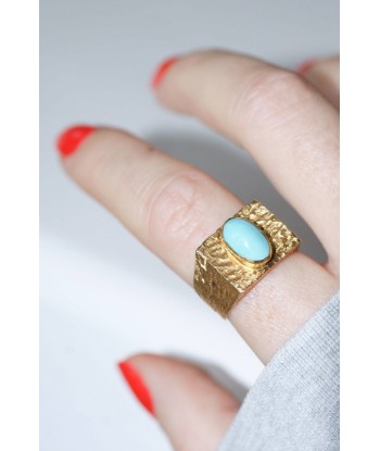 Bague chevalière or martelé et turquoise de France