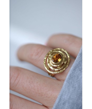 Bague Spirale citrine sur or martelé Les êtres humains sont 