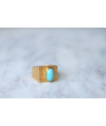 Bague chevalière or martelé et turquoise de France