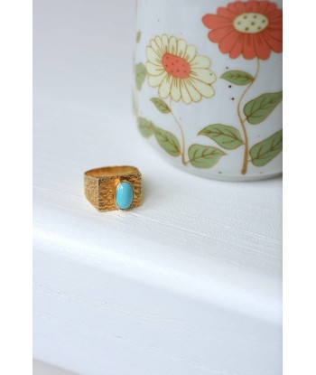 Bague chevalière or martelé et turquoise de France