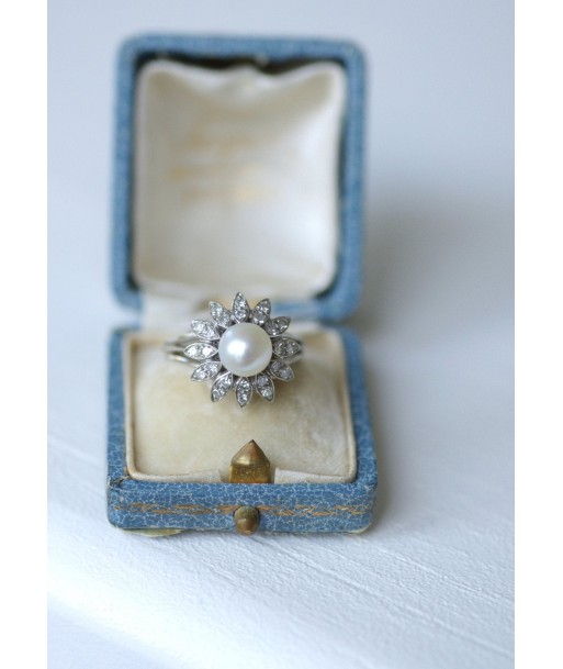 Bague fleur vintage or blanc, perle, et diamants pas cheres