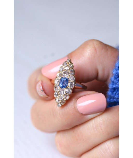 Bague marquise Victorienne saphir entourage diamants sur or rose Toutes les collections ici