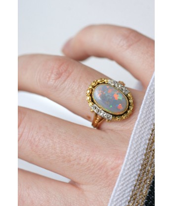 Bague Pompadour opale entourage diamants chez Cornerstreet bien 