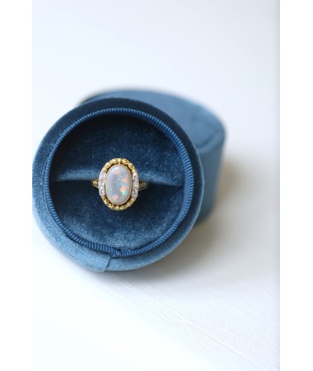 Bague Pompadour opale entourage diamants chez Cornerstreet bien 