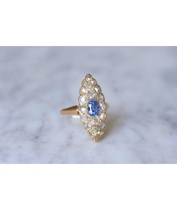 Bague marquise Victorienne saphir entourage diamants sur or rose Toutes les collections ici