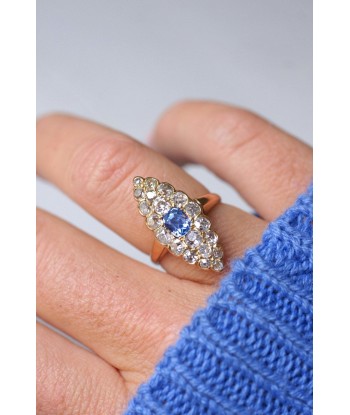 Bague marquise Victorienne saphir entourage diamants sur or rose Toutes les collections ici