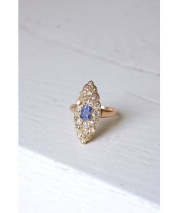 Bague marquise Victorienne saphir entourage diamants sur or rose Toutes les collections ici