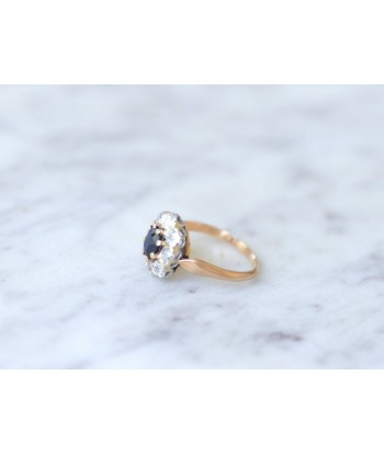 Bague marguerite saphir entourage diamants hantent personnes