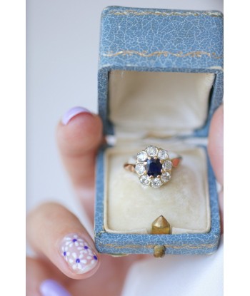 Bague marguerite saphir entourage diamants hantent personnes