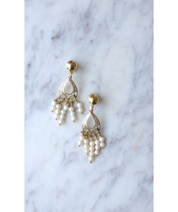 Boucles d'oreilles or jaune et franges de perles une grave pollution 