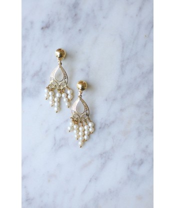 Boucles d'oreilles or jaune et franges de perles une grave pollution 