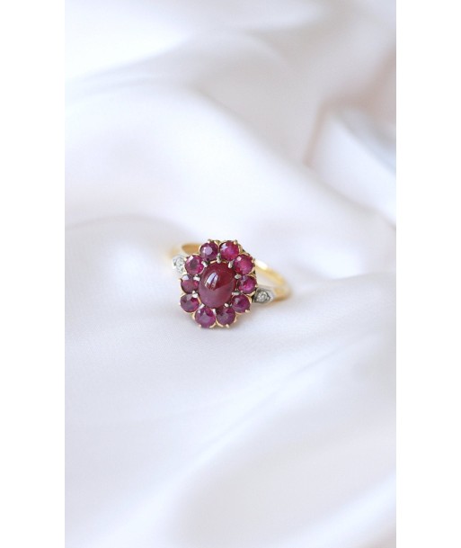 Bague marguerite rubis cabochon et diamants d'Europe débarque