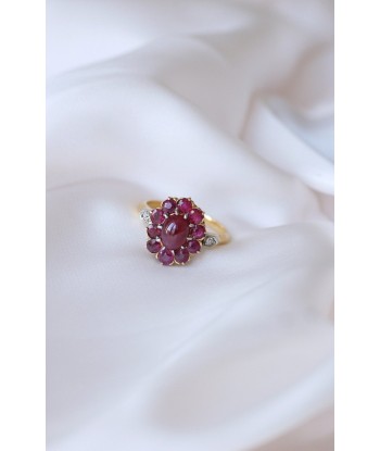 Bague marguerite rubis cabochon et diamants d'Europe débarque